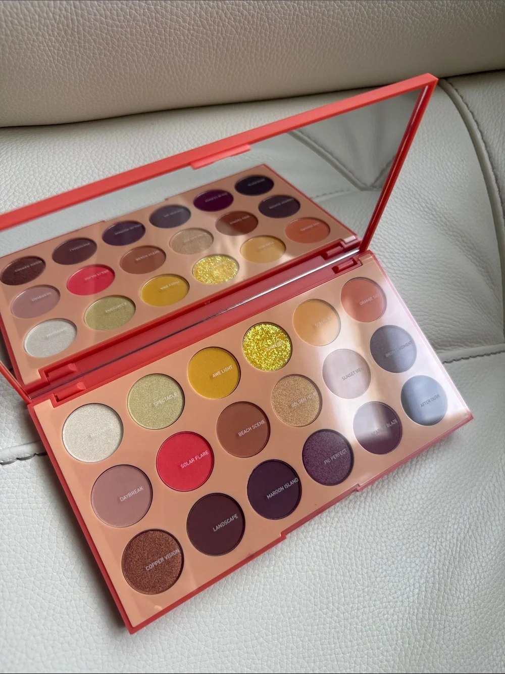 Morphe 18S Sunset Beats Eyeshadow Palette - Red Packaging